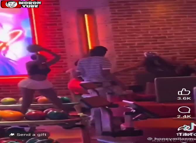 Video: During a fight, she hurls a bowling ball at the head of another lady